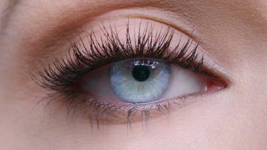 Слайдер із зображенням після, Maybelline Lash Sensational reno2020 1