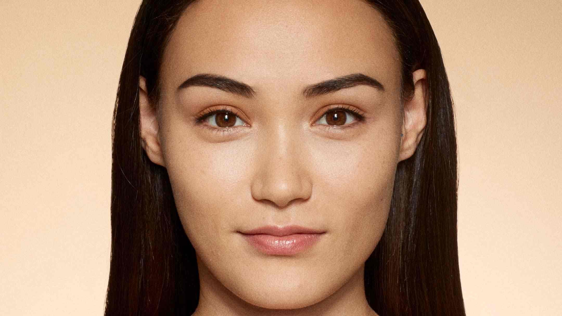 Зображення макіяжу після застосування консилера Maybelline New York Instant Age Rewind