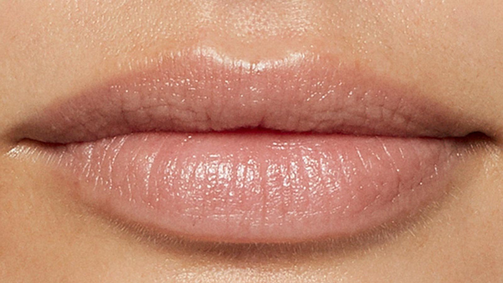 Макрофотографія губ 5 Maybelline Liftergloss 1
