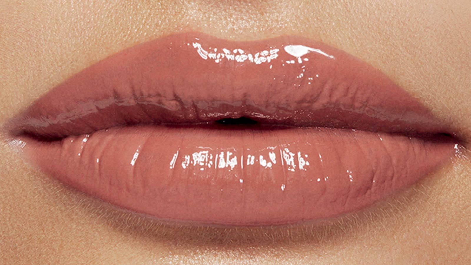 Макрофотографія губ 6 Maybelline Liftergloss 1