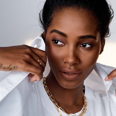 Модель із засобом Activewear, що не залишає слідів