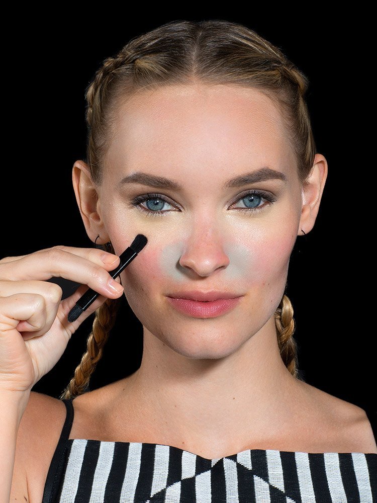 Maybelline New York Master Camo, відтінок Light, крок&nbsp;2, коригуй, розтушуй 